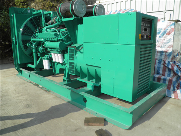 隆阳出租发电机 发电机组厂家：柴油发电机组的控制屏的作用是什么？