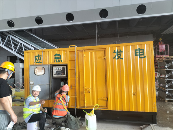 隆阳怎样判断空气滤清器是否需要更换？