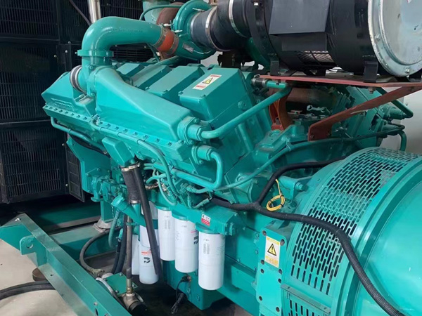 隆阳更换100kW柴油发电机组机油时，需要注意哪些事项？