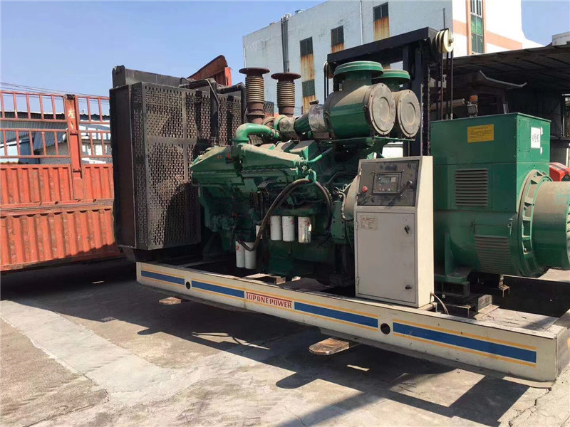 隆阳如何判断柴油发电机组的机油温度是否达到了合适的预热温度？