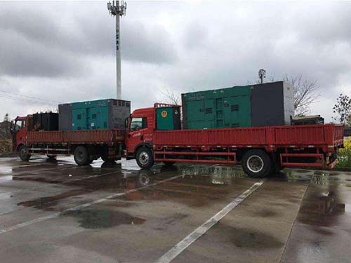 隆阳涂抹密封胶后，需要等待多长时间才能安装水冷式机油散热器密封件？